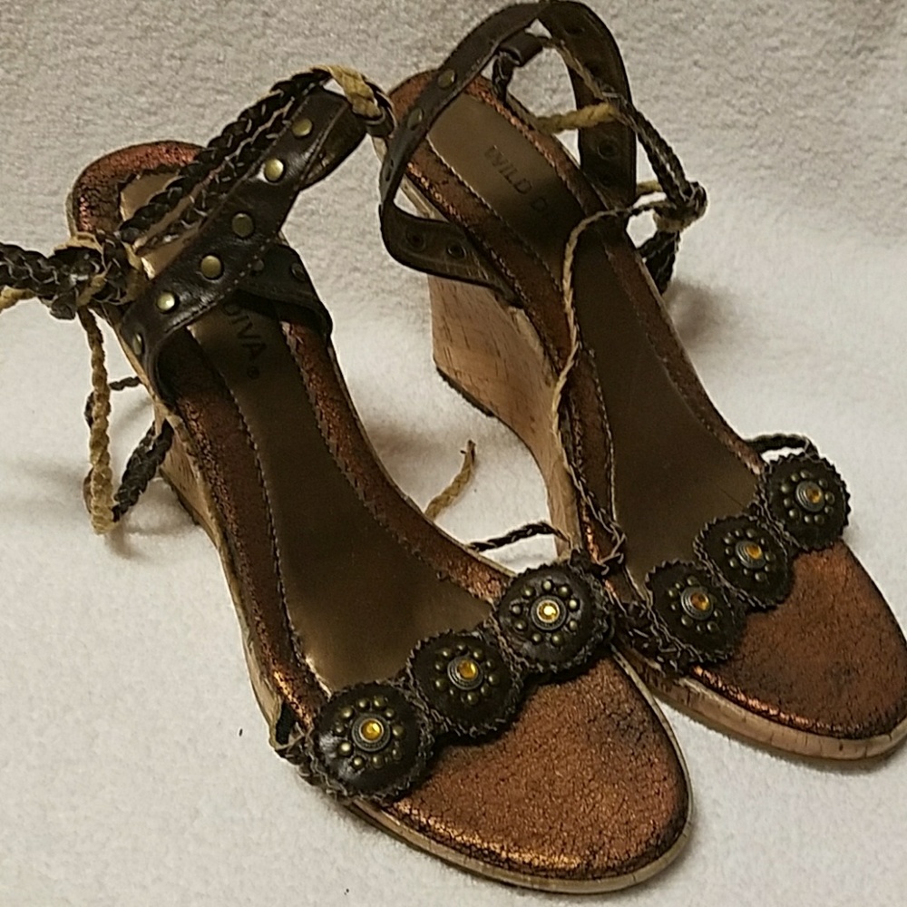 Cork bronze wedges